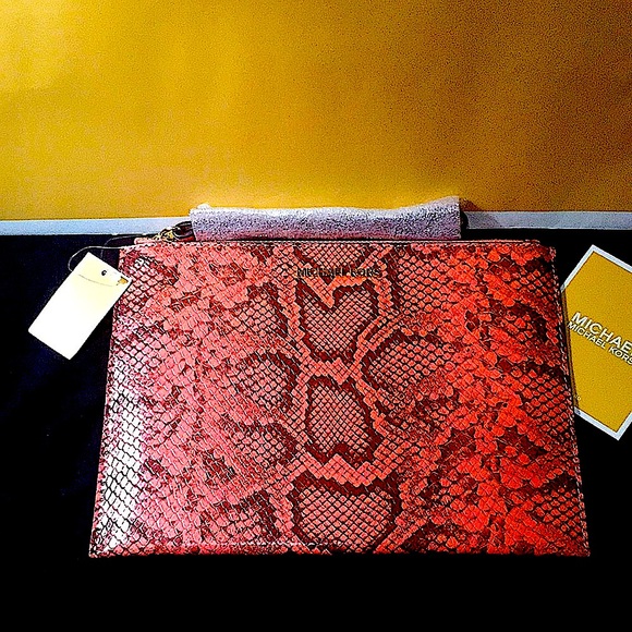 MICHAEL KORS EMBOSSED LEATHER CLUTCH WRISTLET(NWT) - Picture 2 of 10